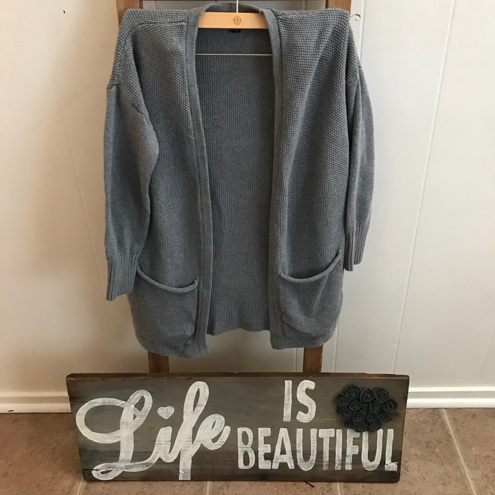 American Eagle sweater cardigan